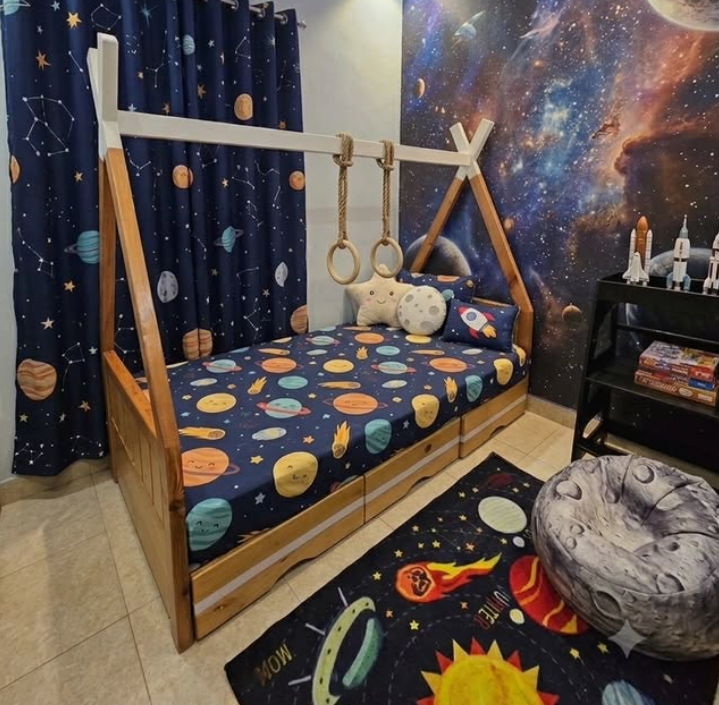 Canopy Bed with 3 Drawers